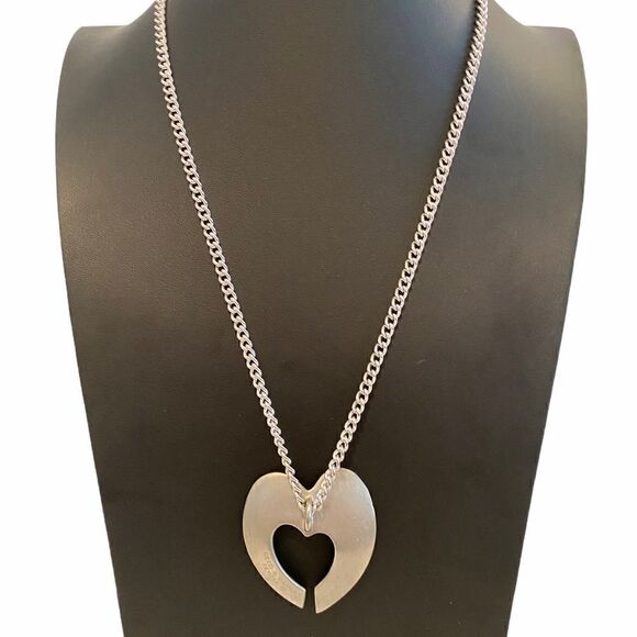 Reed & Barton Pewter Heart Pendent on Long Silver Toned Chain - Picture 2 of 4